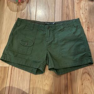 Prana size 6 Olive green shorts, super cute!